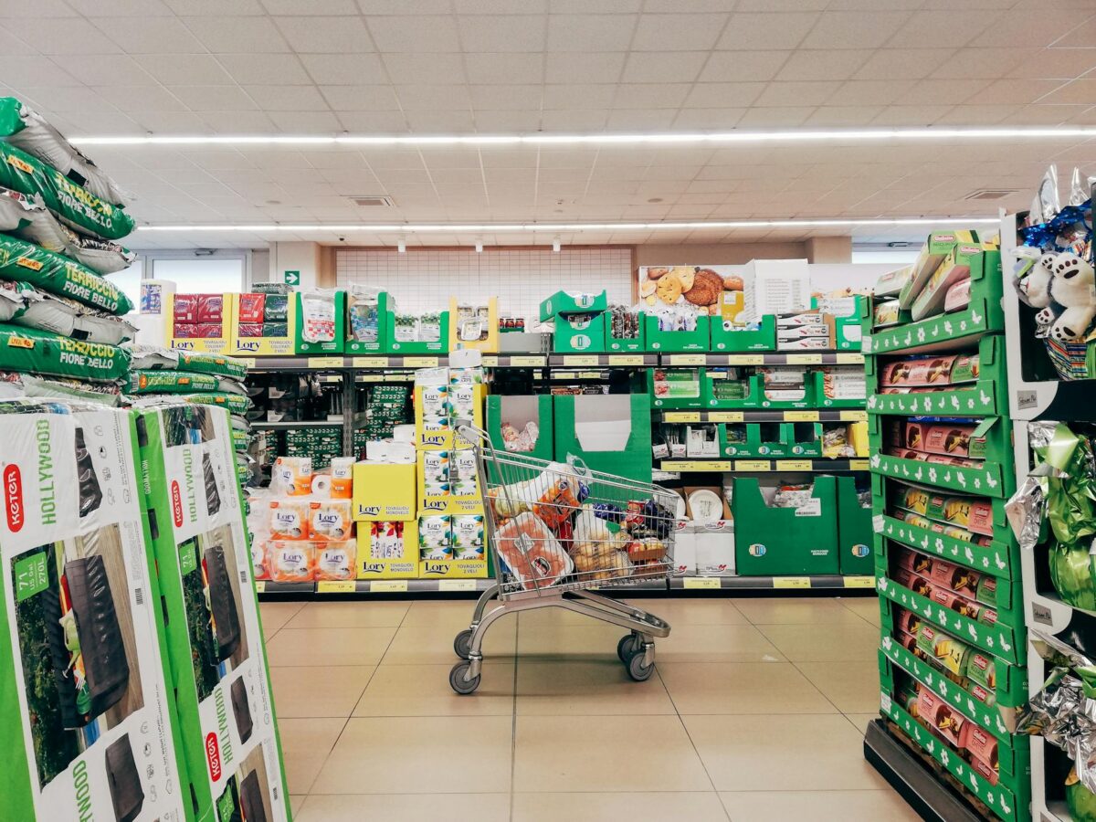 10 Grocery Hacks That Cut Food Bills by $100-300/Month
